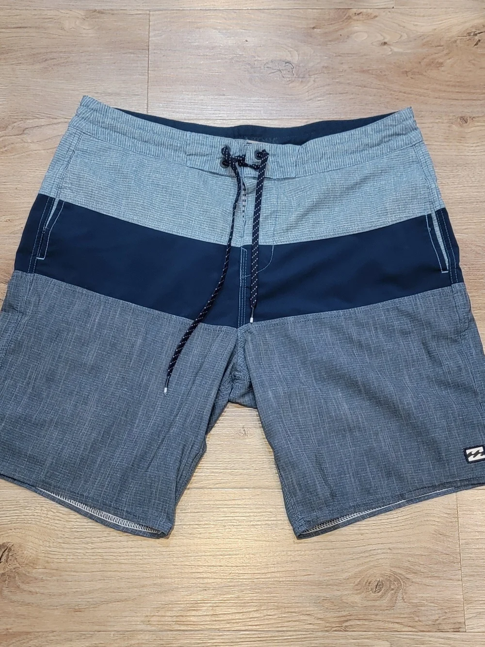 Billabong Men’s Blue Colorblock Swim Trunks SIZE 32